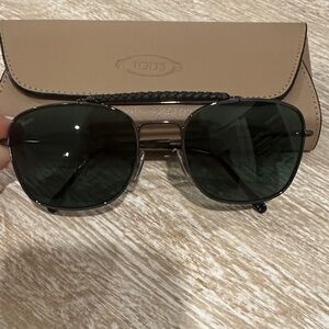 Tod's Mens Aviator Dark Green lens Sunglasses with Tan Case ..leather details